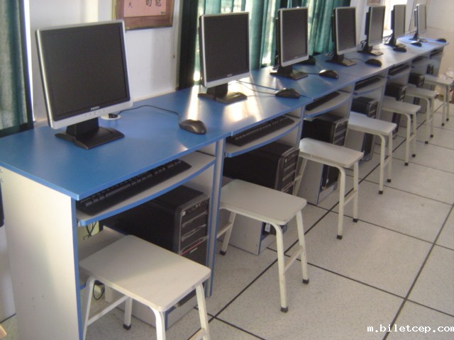 平山二小电脑室(图1) 平山二小电脑室地板